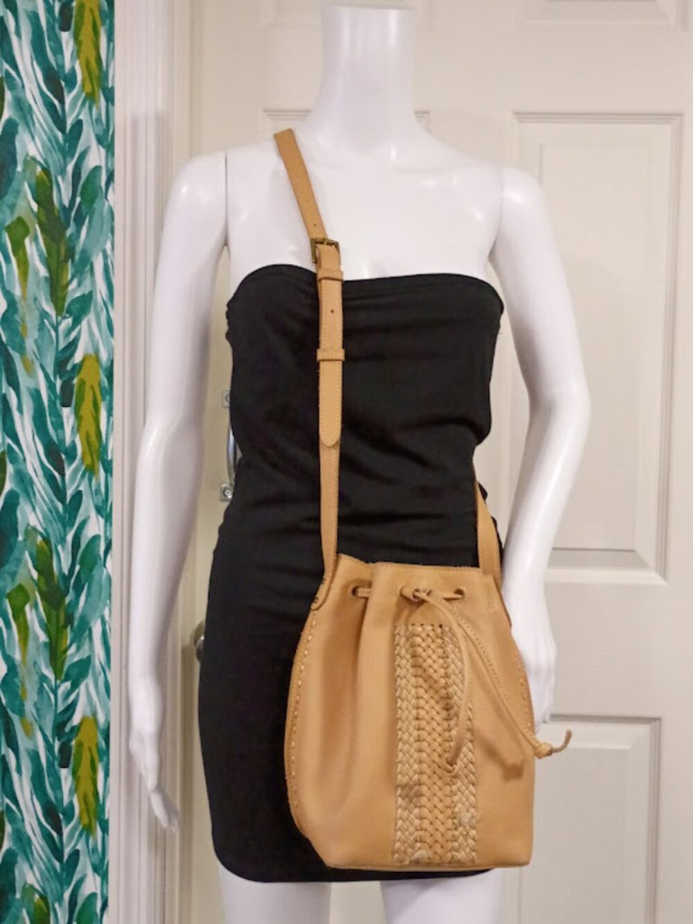 The Sak Leather Crossbody Drawstring Bucket Bag Tan Adjustable Strap